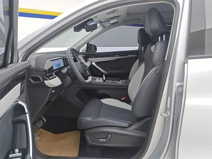 Фото 9 - Geely Atlas L