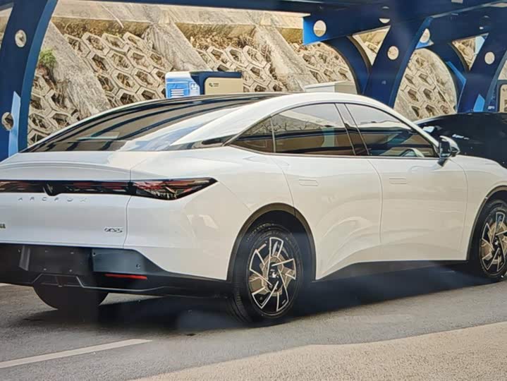 Фото 3 - BAIC Arcfox Alpha S5