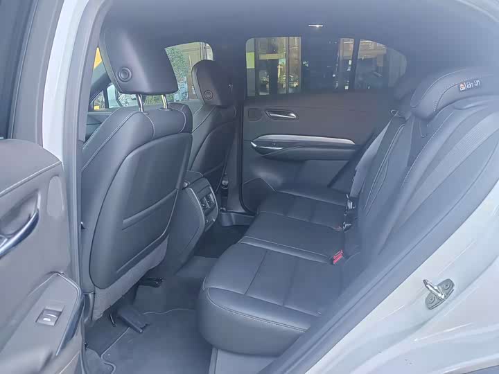 Фото 6 - Cadillac XT4