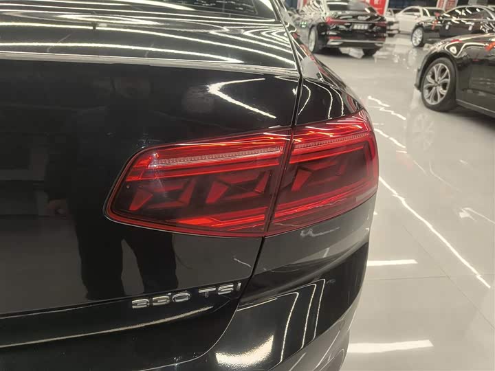 Фото 8 - Volkswagen Magotan