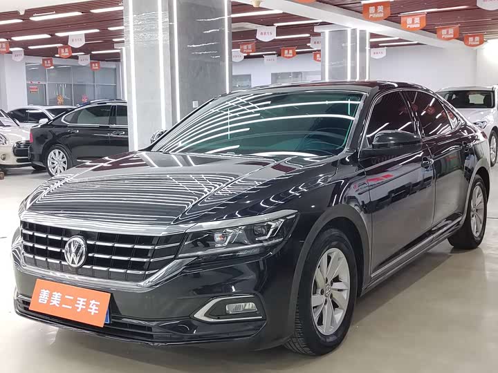 Фото 1 - Volkswagen Passat