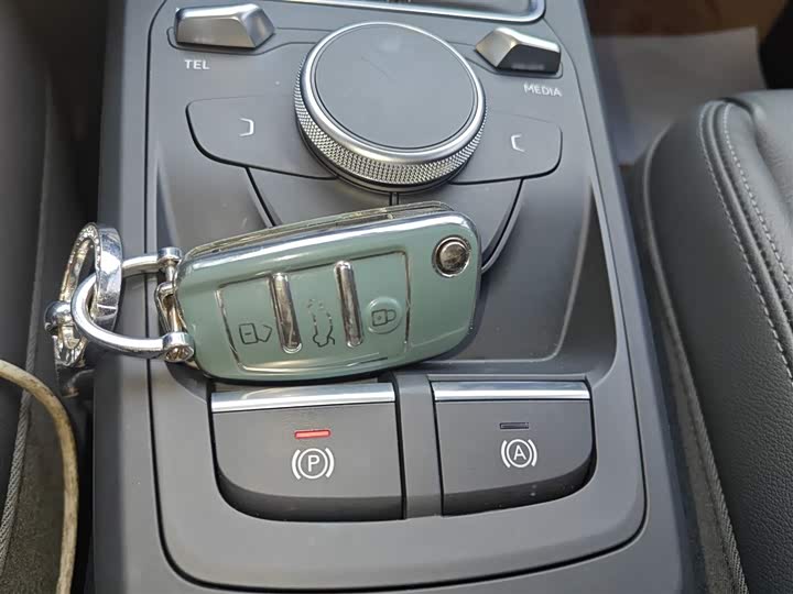 Фото 9 - Audi Q2L