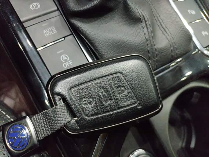 Фото 9 - Volkswagen Passat