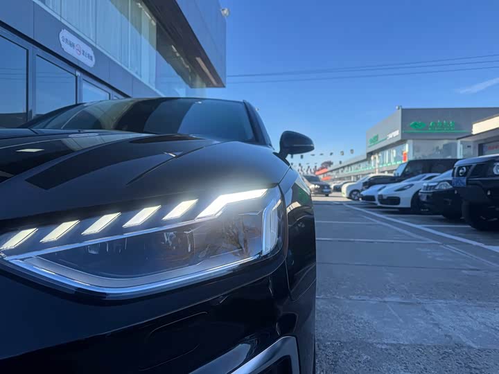 Фото 4 - Audi A4