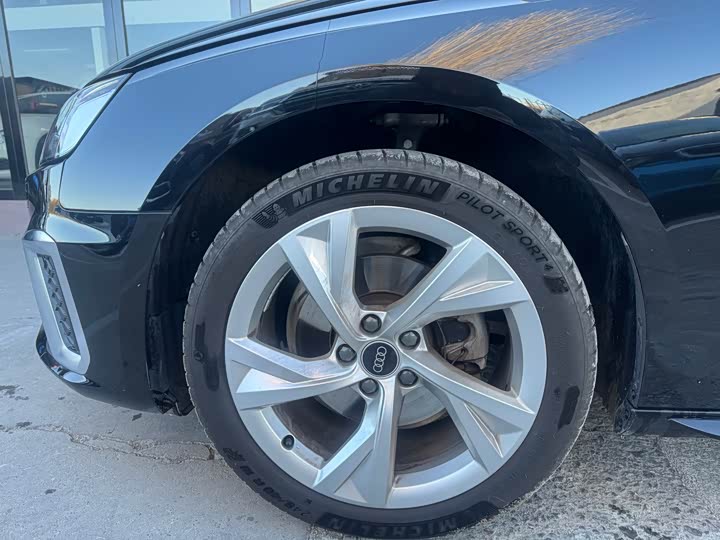 Фото 5 - Audi A4