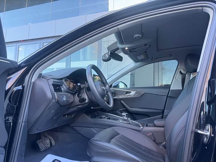 Фото 6 - Audi A4