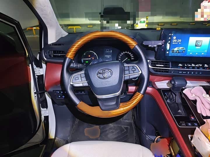 Фото 3 - Toyota Sienna