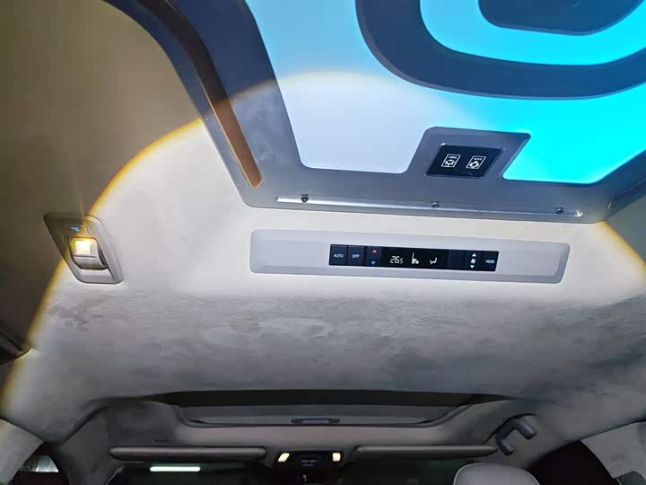 Фото 9 - Toyota Sienna