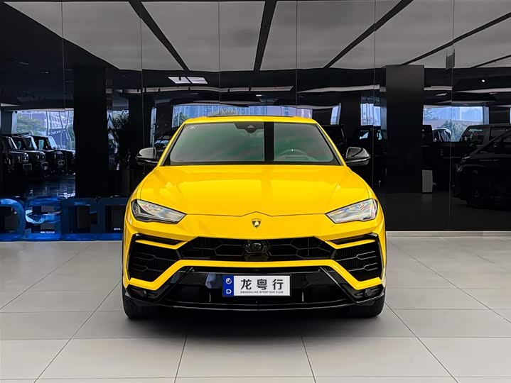 Фото 2 - Lamborghini Urus