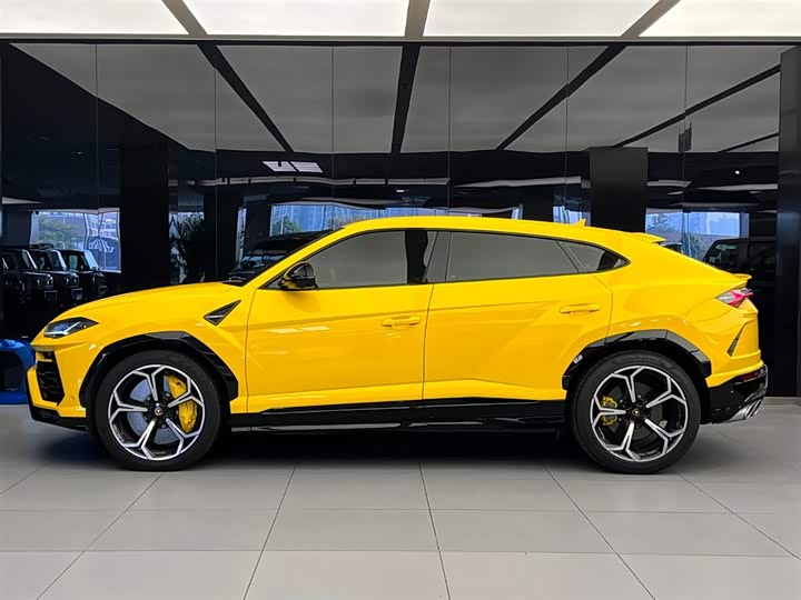 Фото 3 - Lamborghini Urus