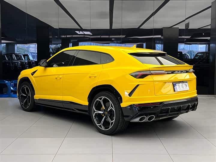 Фото 4 - Lamborghini Urus