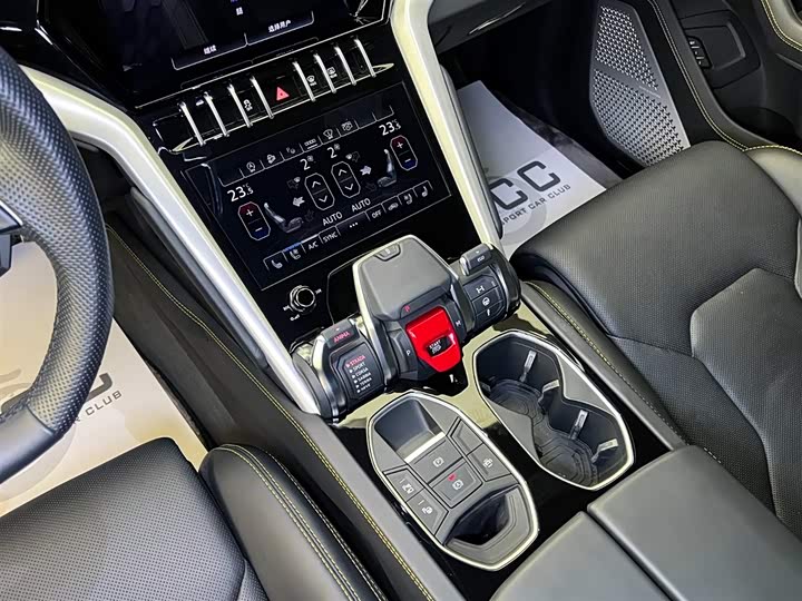 Фото 8 - Lamborghini Urus