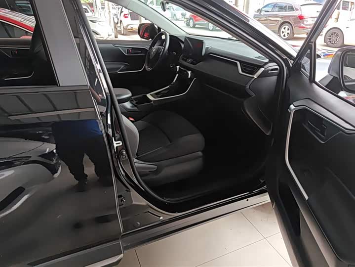 Фото 8 - Toyota Wildlander