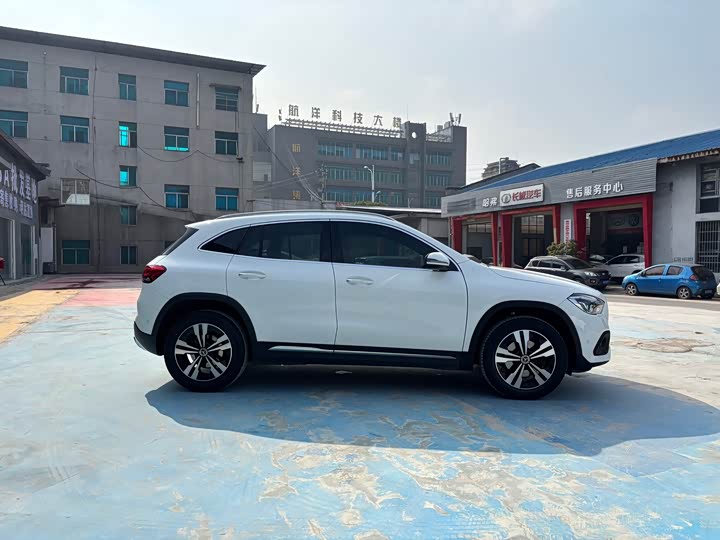 Фото 4 - Mercedes-Benz GLA-Class