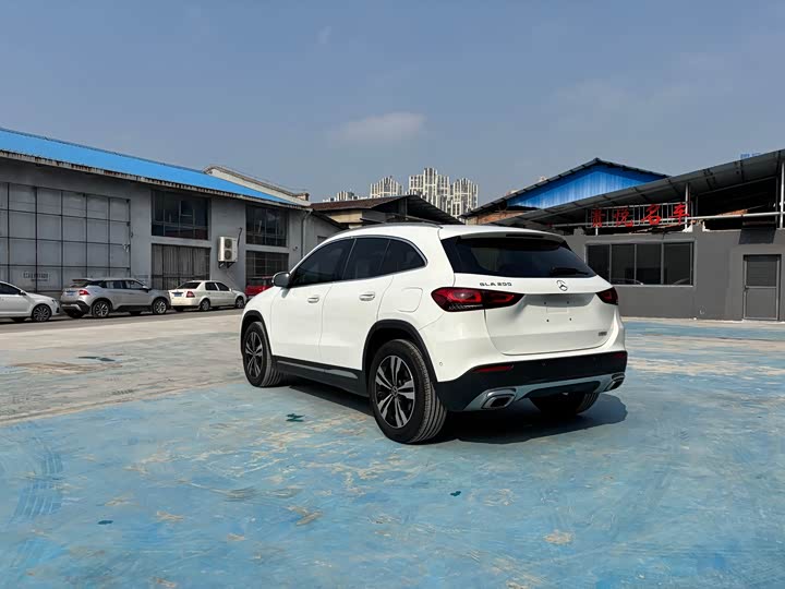 Фото 7 - Mercedes-Benz GLA-Class