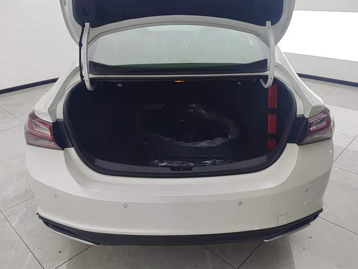 Фото 4 - Chevrolet Malibu XL