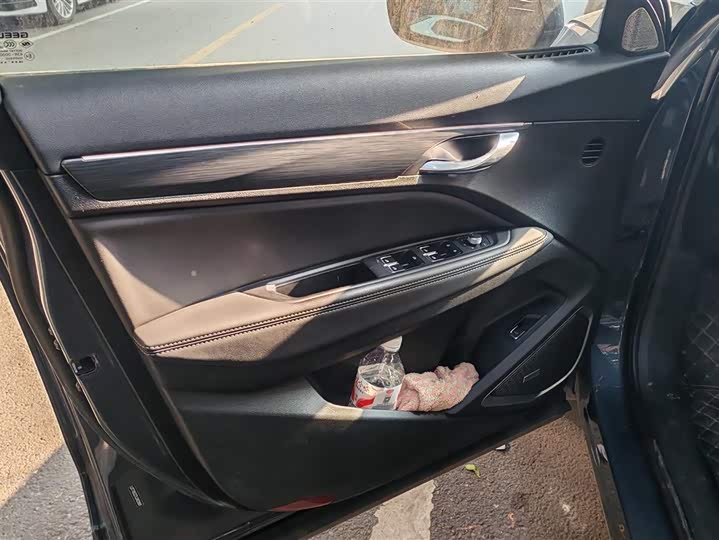 Фото 7 - Geely Tugella