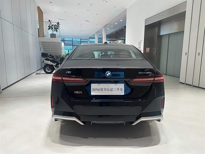 Фото 4 - BMW i5