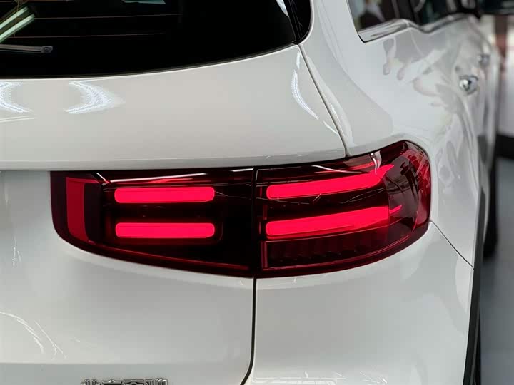 Фото 5 - Mercedes-Benz GLB-Class