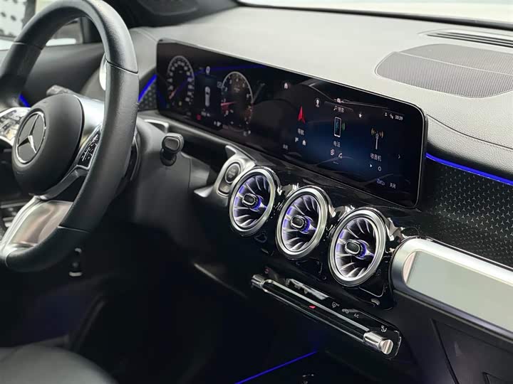 Фото 9 - Mercedes-Benz GLB-Class