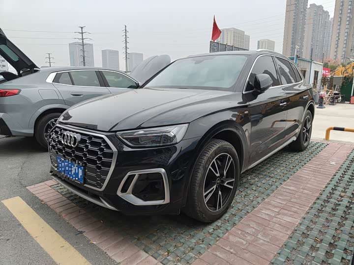 Фото 1 - Audi Q5L