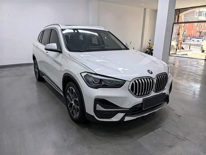 Фото 2 - BMW X1
