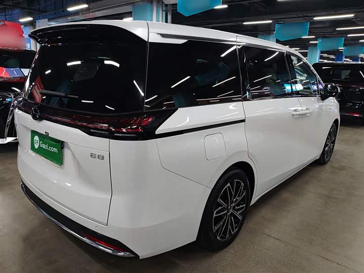 Фото 7 - GAC Trumpchi E8