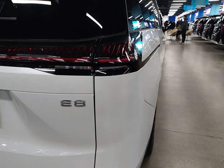 Фото 8 - GAC Trumpchi E8