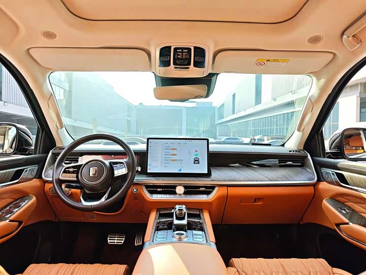 Фото 5 - Tank 500 Hybrid