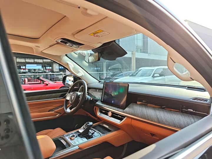 Фото 7 - Tank 500 Hybrid