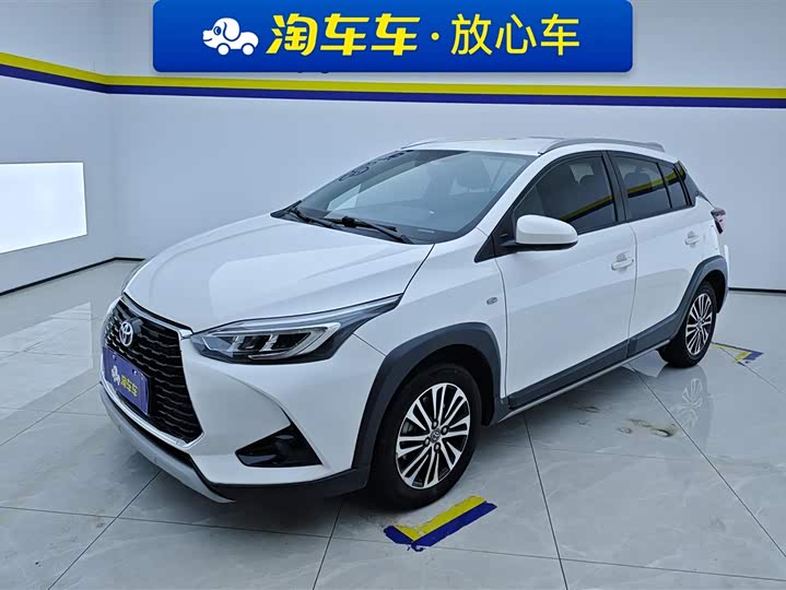 Фото 1 - Toyota Yaris L Hatchback