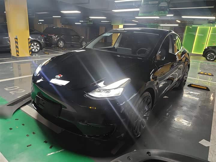 Фото 1 - Tesla Model Y