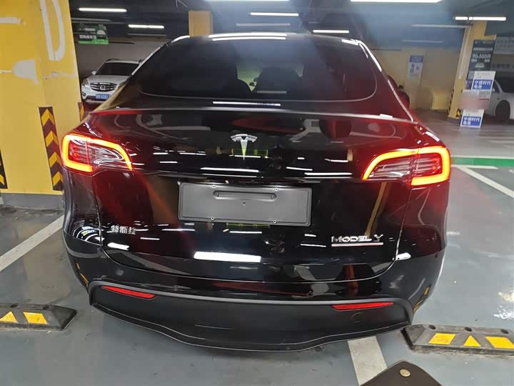 Фото 6 - Tesla Model Y