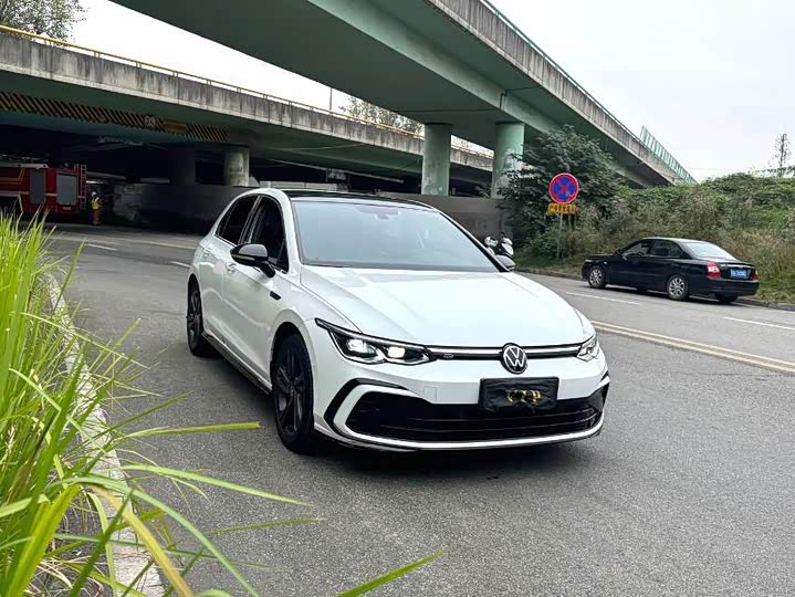 Фото 3 - Volkswagen Golf