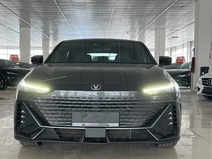 Фото 2 - Changan UNI-V