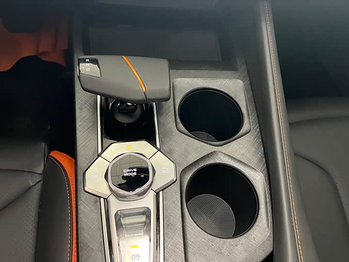 Фото 6 - Changan UNI-V