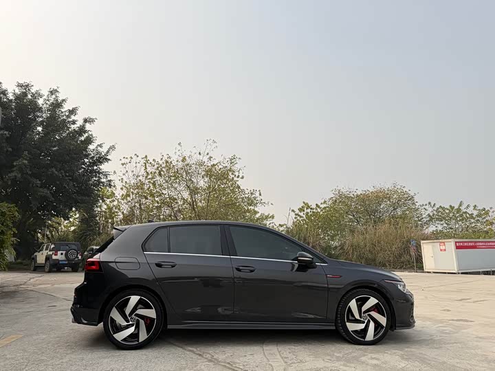 Фото 7 - Volkswagen Golf GTI