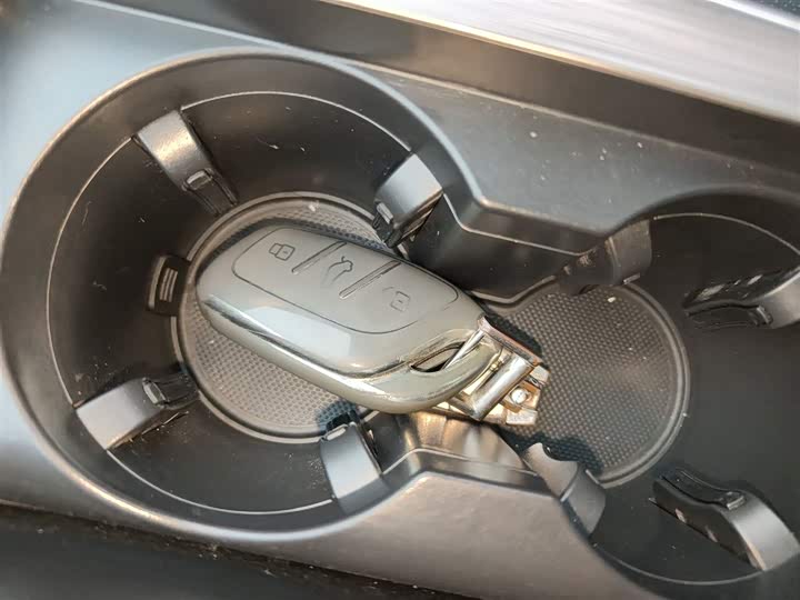 Фото 9 - Roewe RX5