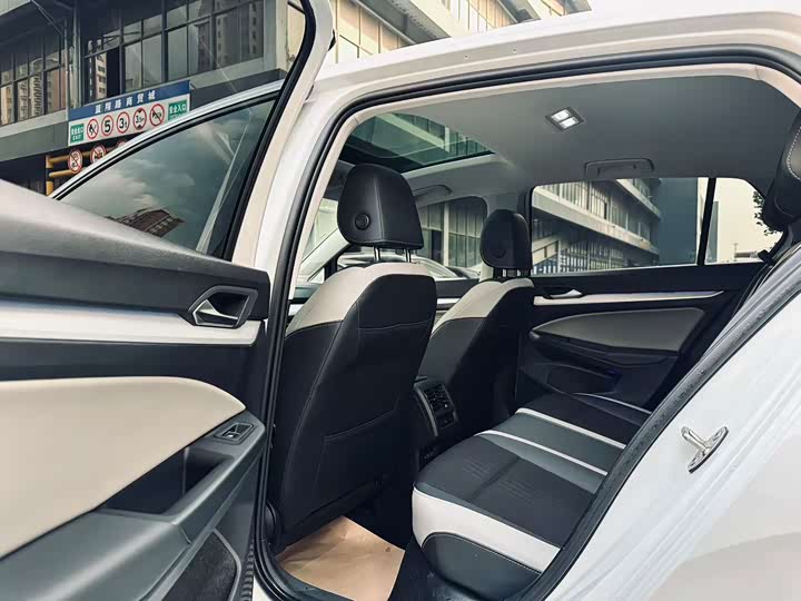 Фото 6 - Volkswagen Golf