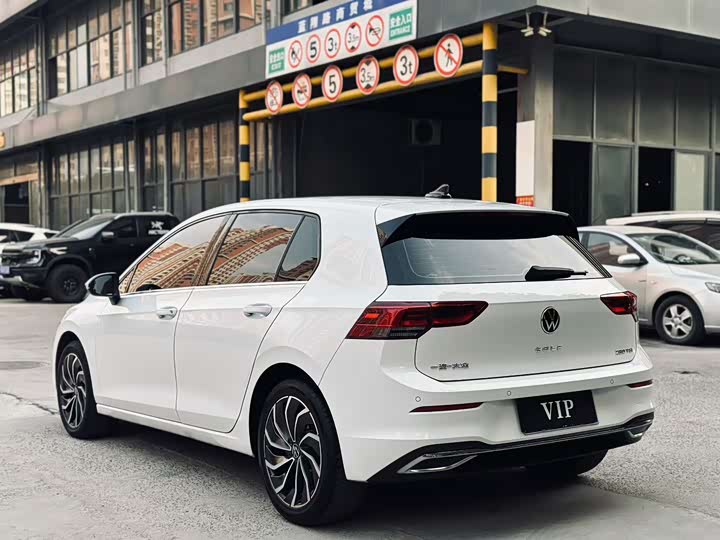 Фото 9 - Volkswagen Golf