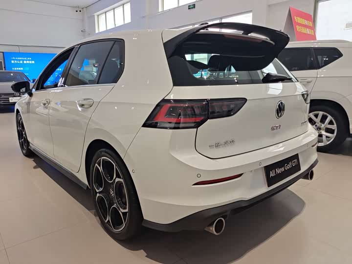 Фото 3 - Volkswagen Golf GTI