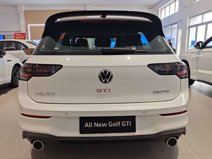 Фото 4 - Volkswagen Golf GTI