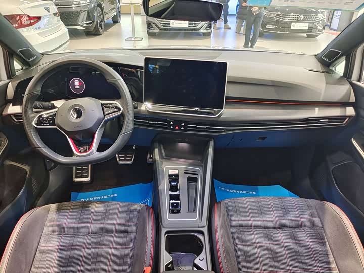 Фото 7 - Volkswagen Golf GTI