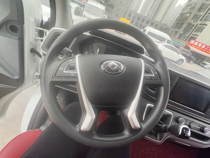 Фото 7 - Maxus V80