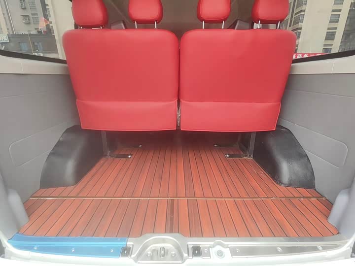 Фото 8 - Maxus V80