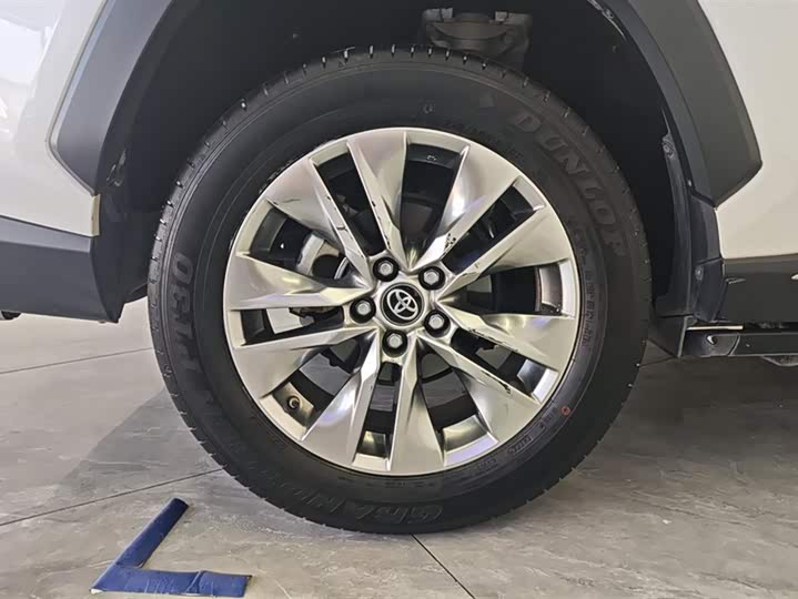 Фото 6 - Toyota Wildlander