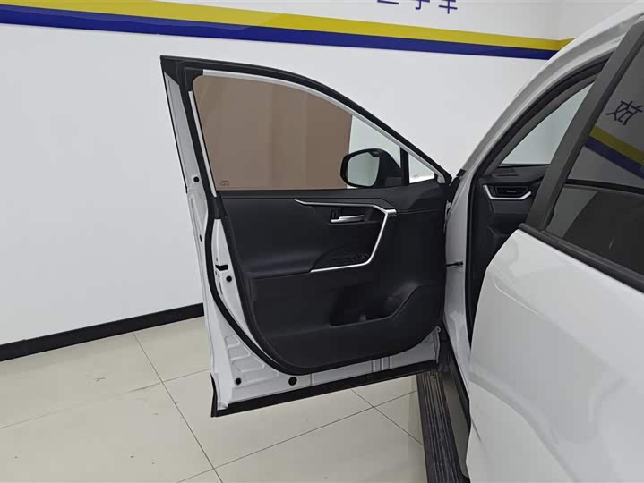 Фото 7 - Toyota Wildlander