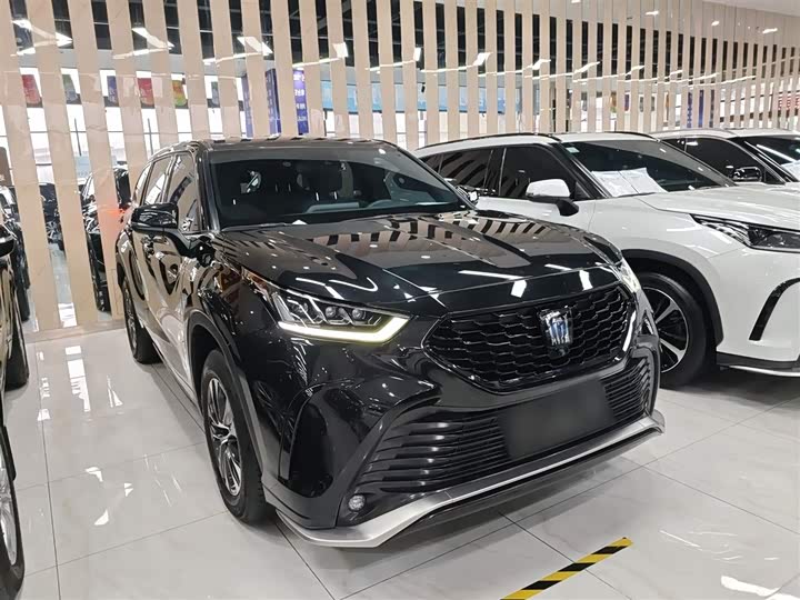 Фото 4 - Toyota Crown Kluger