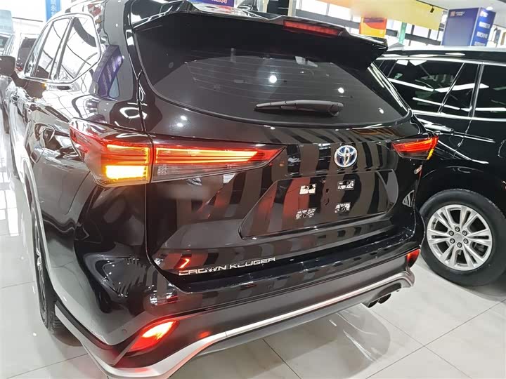 Фото 6 - Toyota Crown Kluger