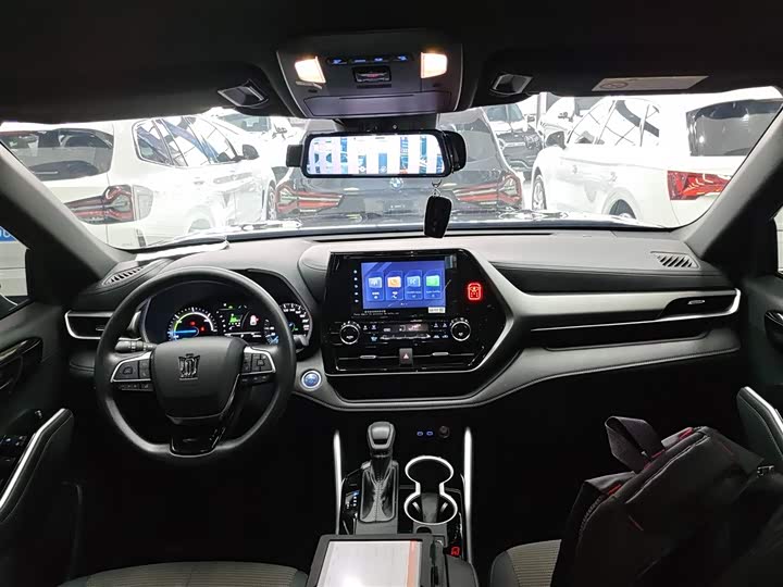 Фото 9 - Toyota Crown Kluger